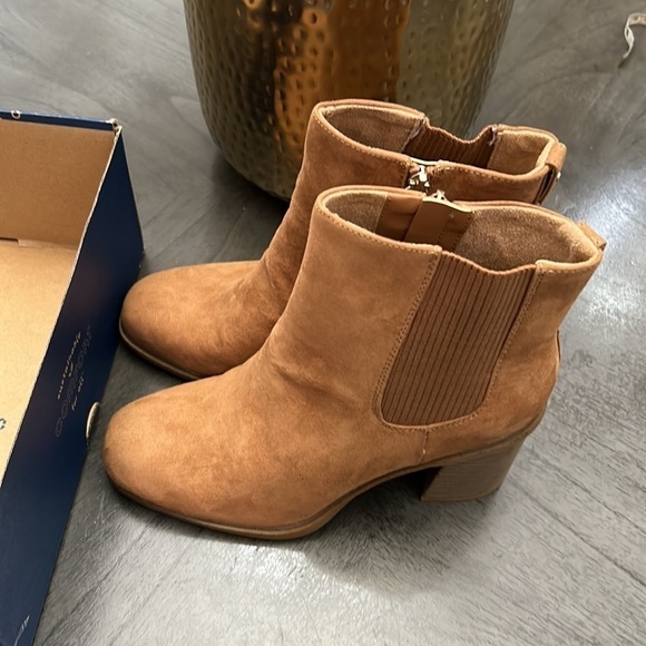 Dr. Scholl's Heeled Chelsea Boots - Ride Away - Picture 10 of 13